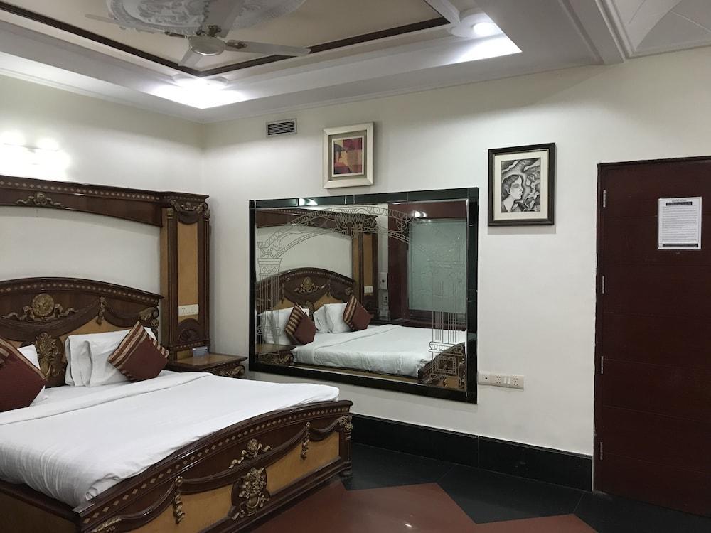Delite Sarovar Portico Faridabad Exterior foto