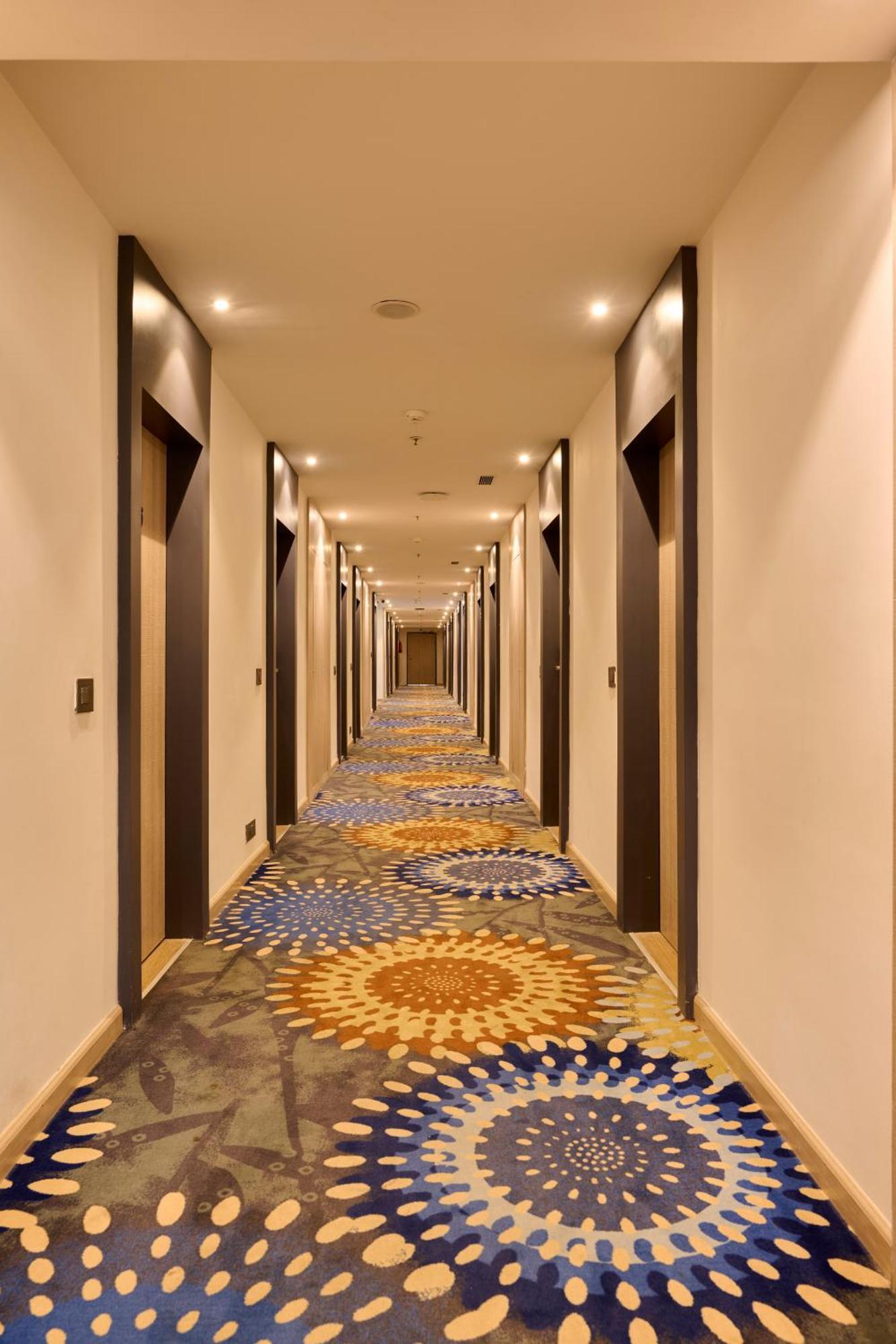 Delite Sarovar Portico Faridabad Exterior foto