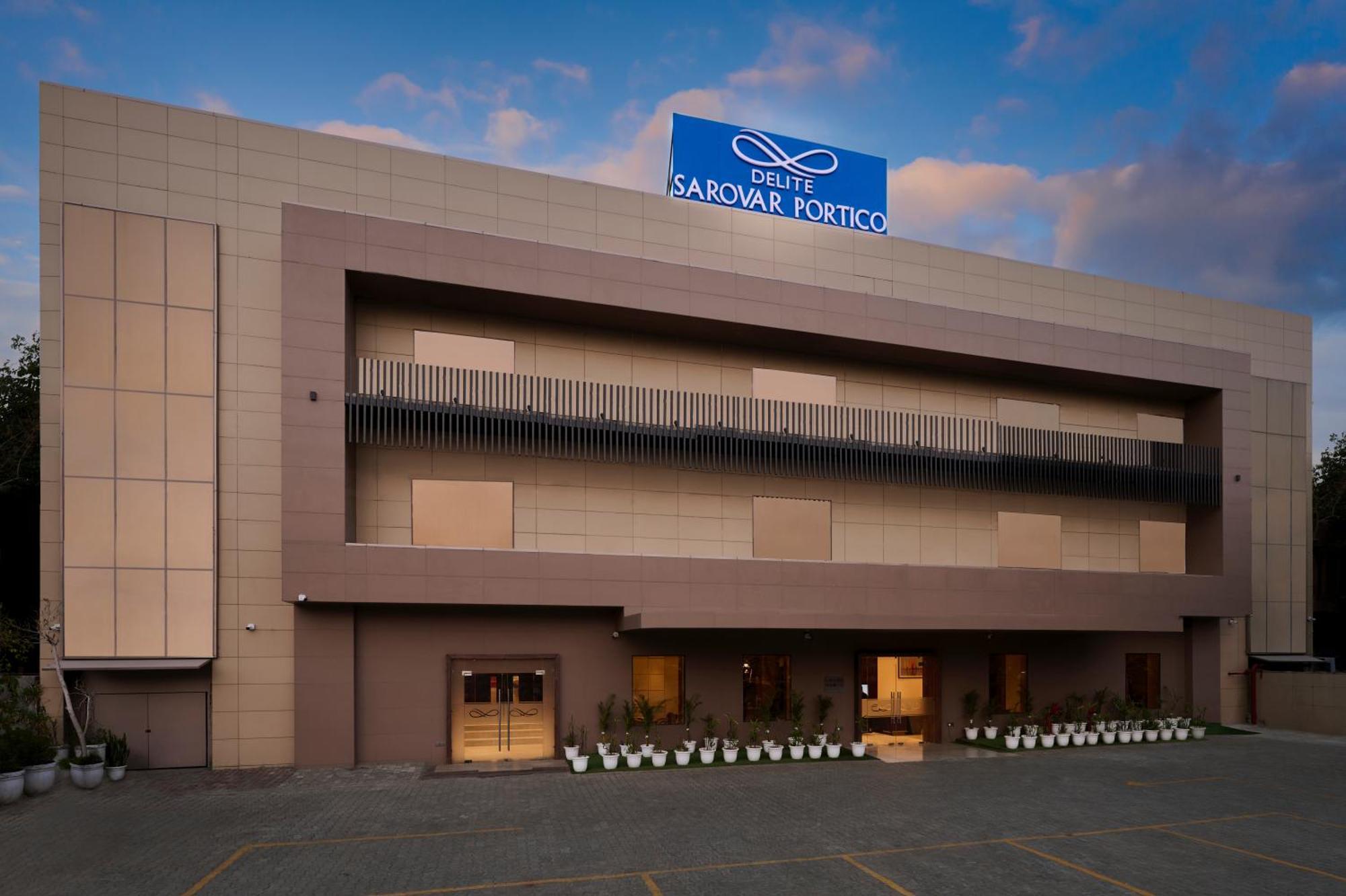 Delite Sarovar Portico Faridabad Exterior foto